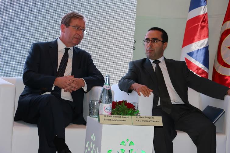 Hamish Cowell ambassadeur du Royaume-Uni en Tunisie et Nizar Bouguila, PDG de Tunisie Telecom