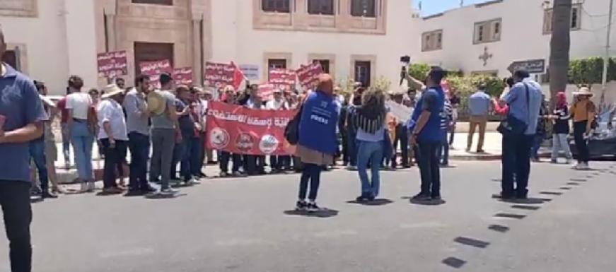 Cinq partis manifestent contre le référendum à Sfax