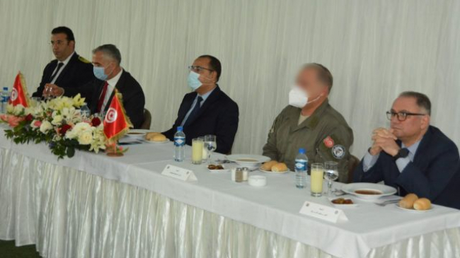 Méchichi rompt le jeûne avec les officiers de l'Unité spéciale de la Garde nationale
