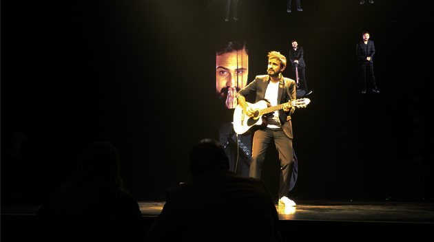 Mohamed Baraket, a présenté un show distingué avec sa guitare 