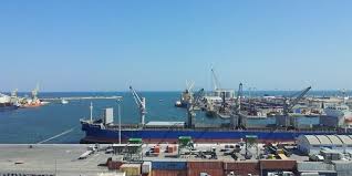 Ligne maritime Sfax-Tripoli : un navire transportant 300 conteneurs en direction de la Libye