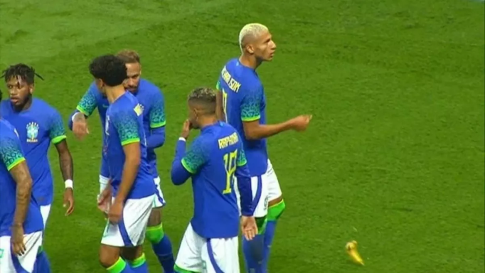 Racisme et lasers contre les joueurs brésiliens au Parc des Princes