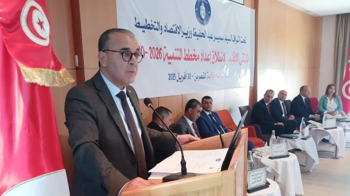 Samir Abdelhafidh : Des obstacles législatifs et réglementaires entravent l’investissement en Tunisie,