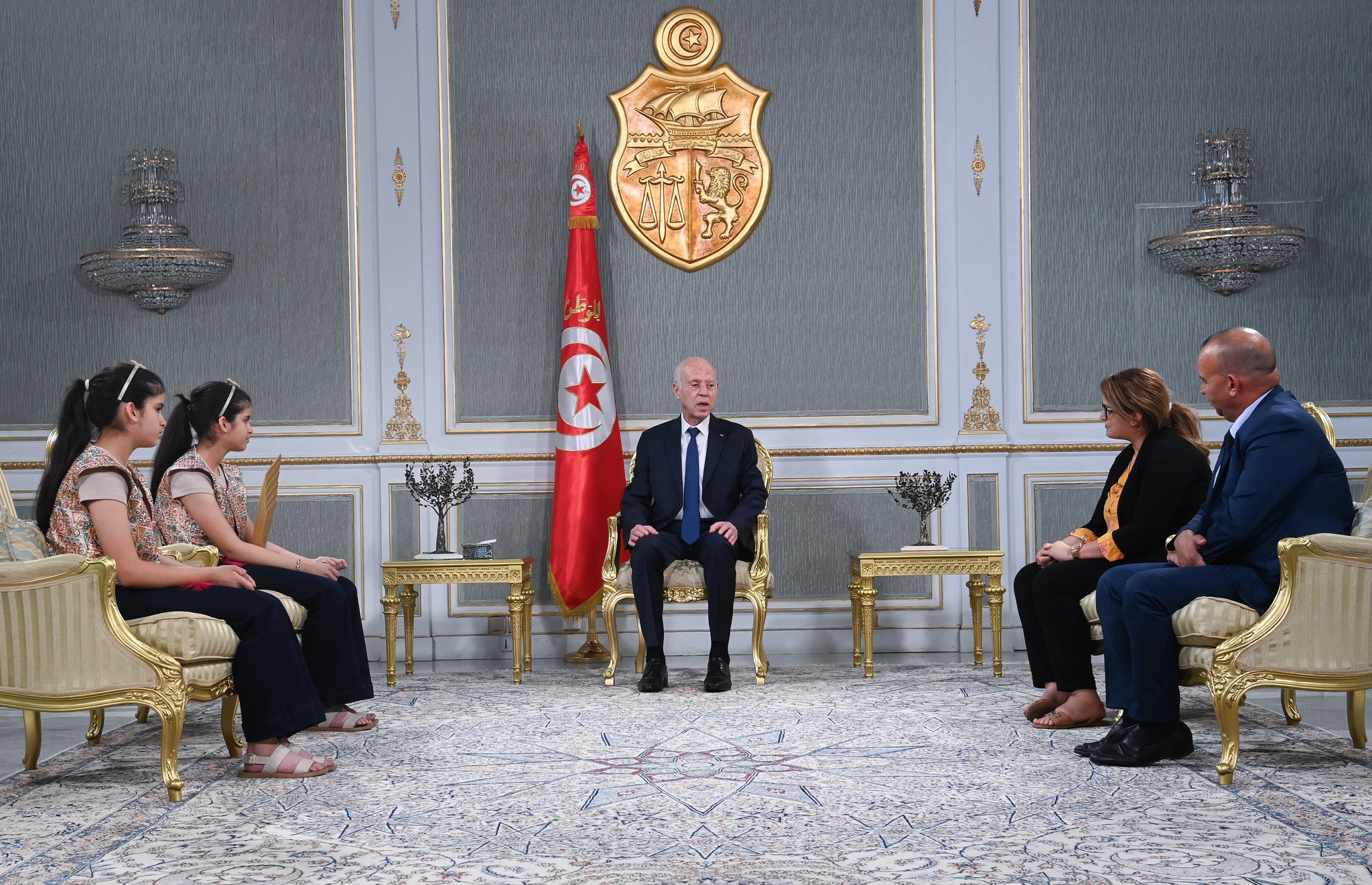 Kais Saied reçoit les deux lauréates du Concours du Défi de la lecture arabe 