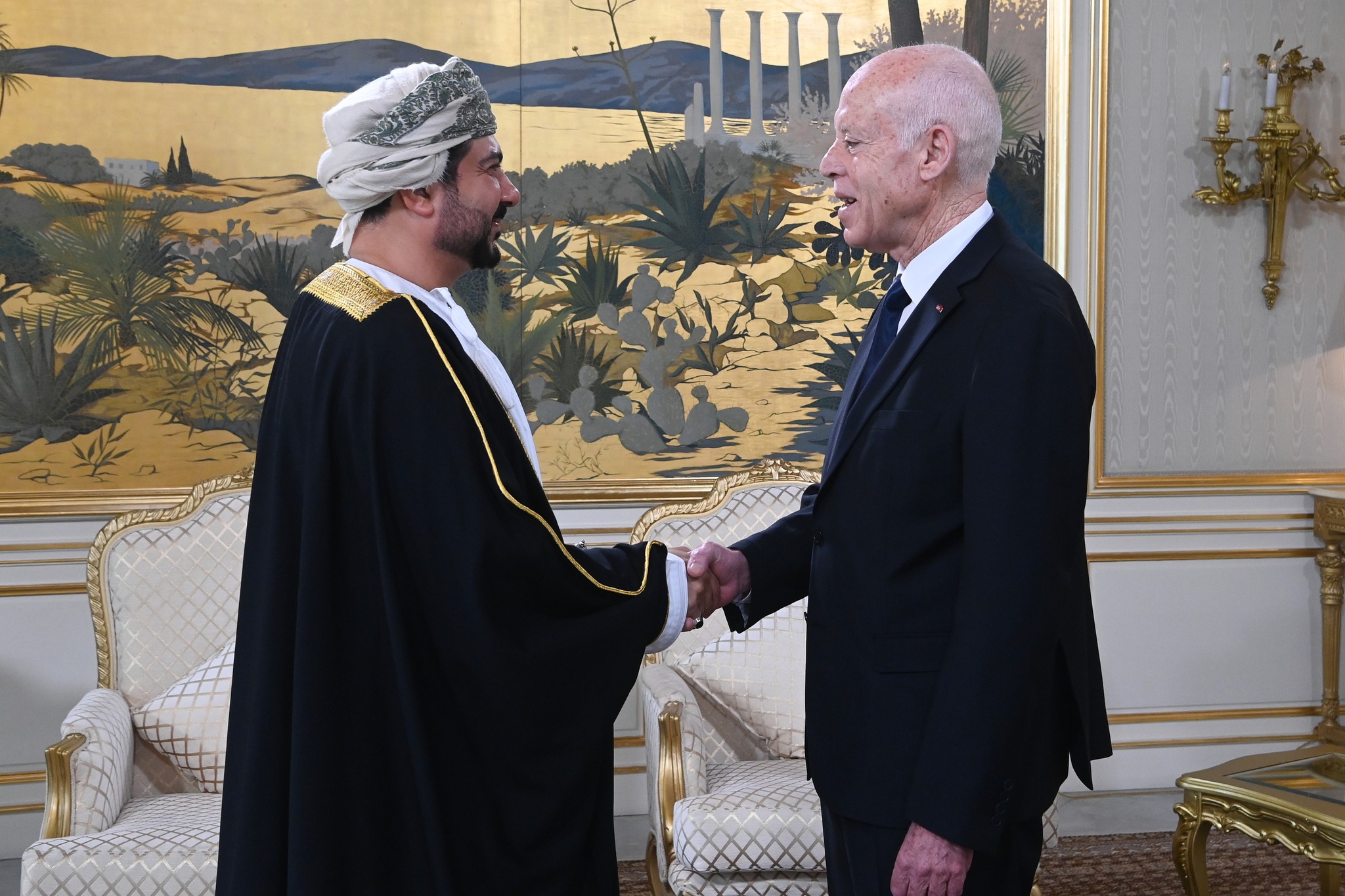 Le président Saïed recevant le ministre Omanais du Commerce