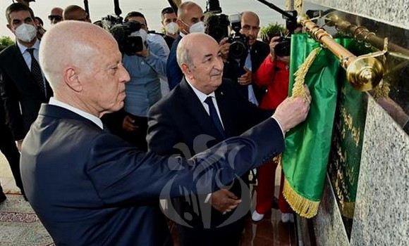 Le Président Tebboune inaugure en compagnie de Kais Saied la stèle commémorative "Jalon de la liberté"