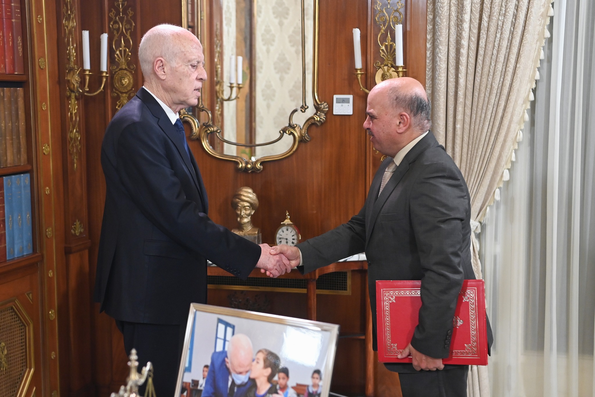 Saïed réitère son non catégorique à la cession des entreprises publiques