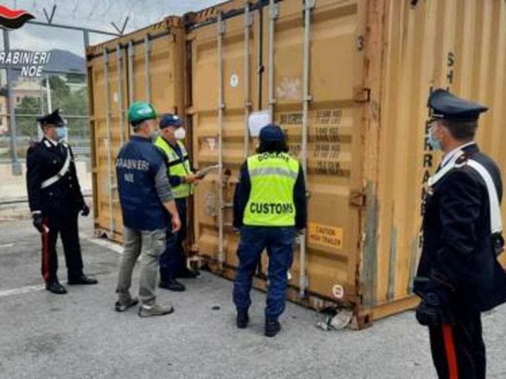 "Saisie de 82 tonnes de déchets à destination de la Tunisie", selon Majdi Karbai