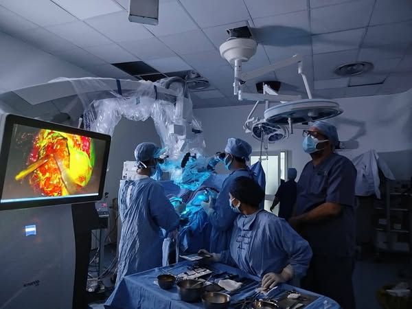Succès médical à Sfax : Une tumeur cérébrale retirée grâce à des techniques chirurgicales avancées