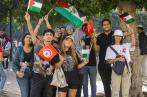 Grosse manifestation de soutien à la Palestine devant l Ambassade de France à Tunis