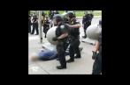 USA: Deux policiers suspendus après avoir blessé gravement un manifestant de 75 ans (Vidéo)