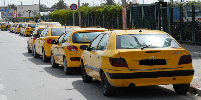 Rassemblement des taxis individuels à la Kasbah