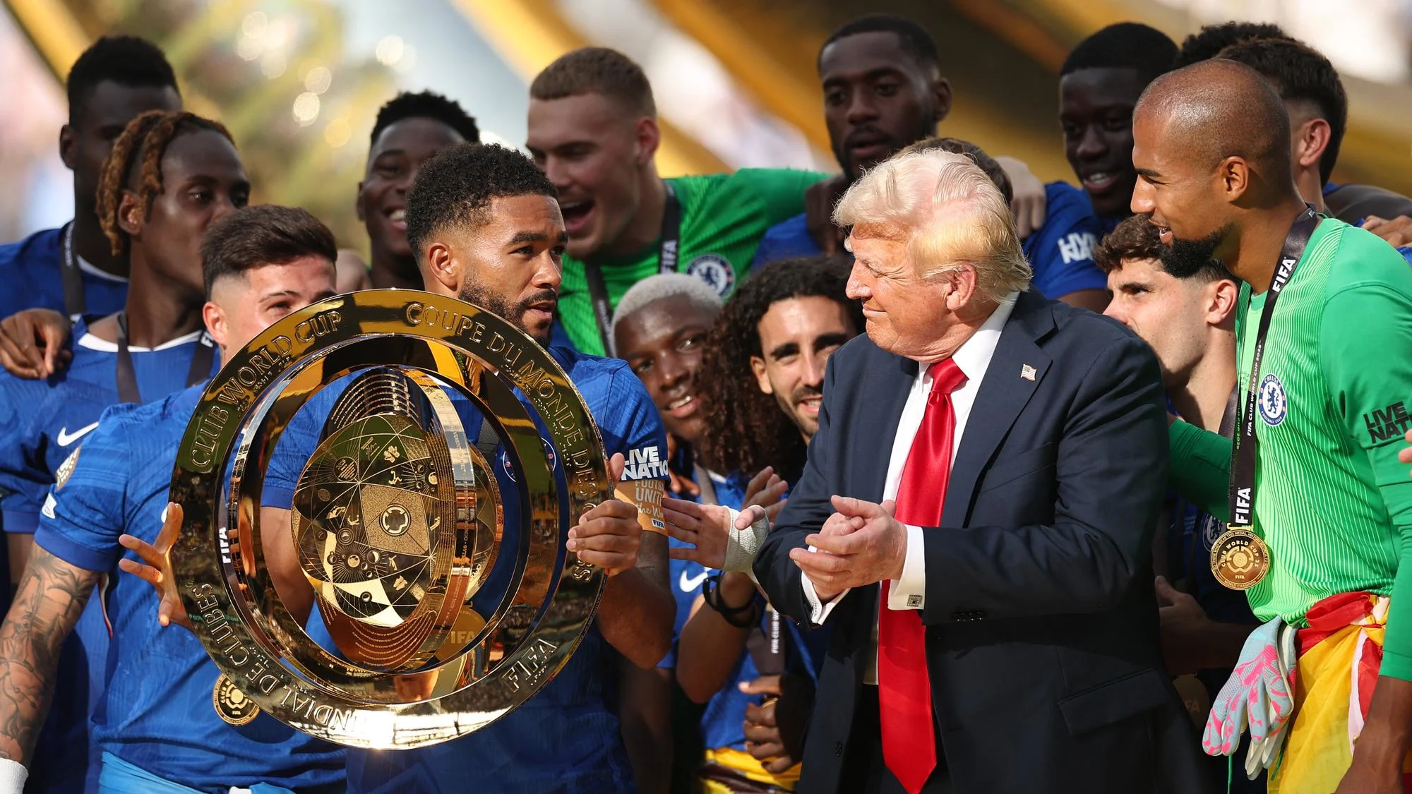 Coupe du monde des clubs: Donald Trump s’incruste sur la photo de victoire de Chelsea