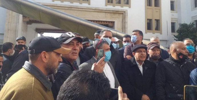 Face au spectre de la faillite, les syndicats de Tunisair choisissent la grève (Vidéo)