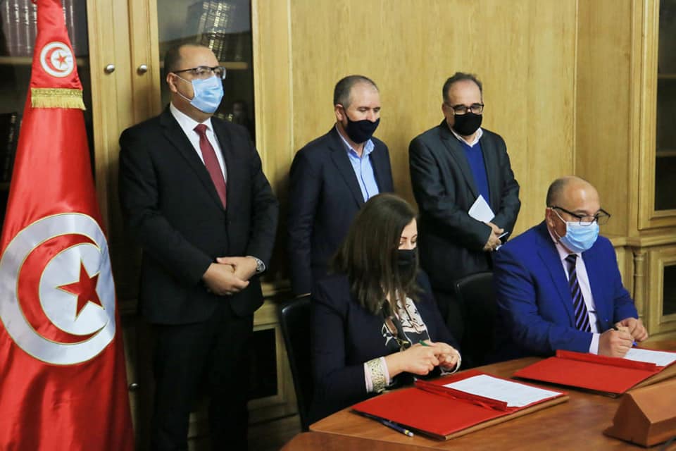 Signature d’un accord UGTT-Gouvernement pour l’activation de 47 accords dans le secteur public