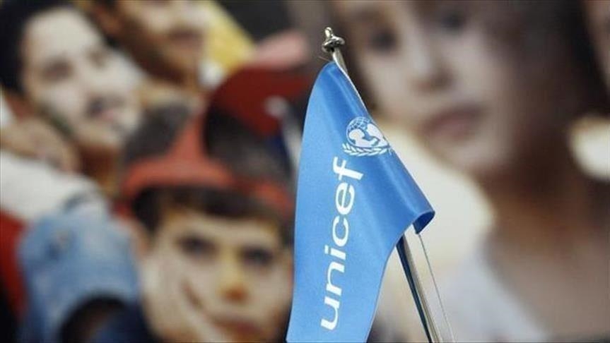 L’UNICEF fournit des kits de nettoyage et de désinfection à tous les établissements scolaires