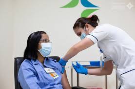 Qatar et Dubaï lancent leur campagne de vaccination contre le Covid-19