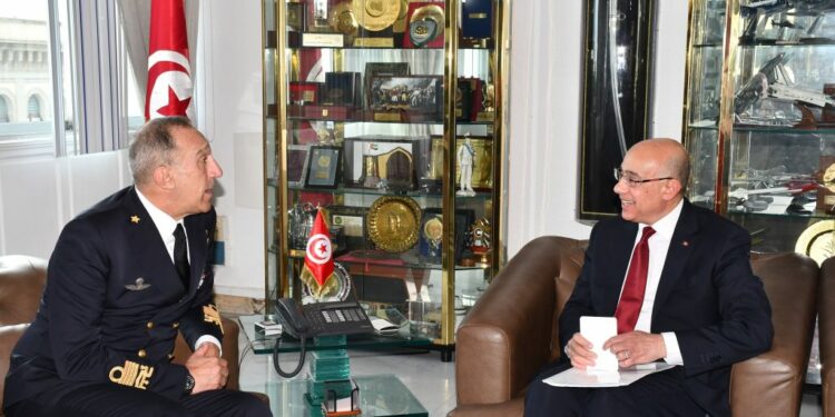 Le ministre de la Défense reçoit le chef d’état-major de la marine italienne