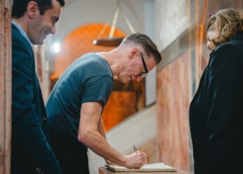 Tunisie: La star canadienne Bryan Adams visite notre patrimoine historique