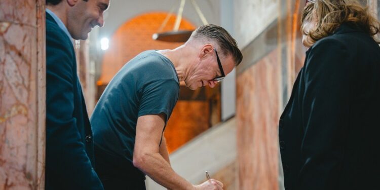 Tunisie: La star canadienne Bryan Adams visite notre patrimoine historique