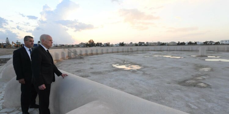Kaïs Saïed inspecte l’avancement des travaux de réhabilitation des bassins des Aghlabides à Kairouan
