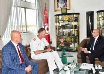 Le ministre de la Défense nationale reçoit le commandant des forces navales américaines en Afrique et en Europe