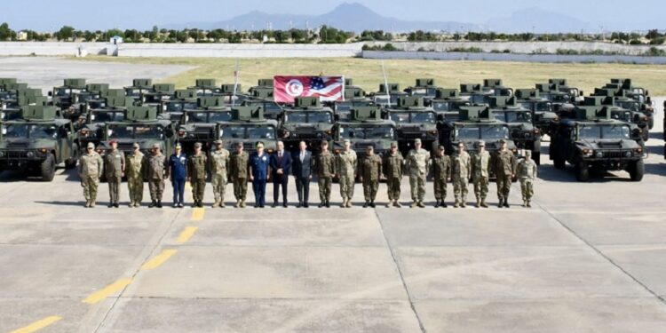 L’armée tunisienne reçoit 48 véhicules blindés américains de type HMMWV