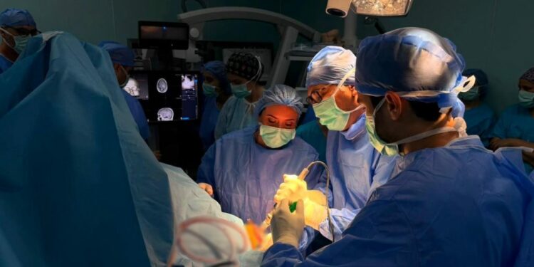 CHU militaire-Sfax : Réussite de la première intervention de neurochirurgie éveillée