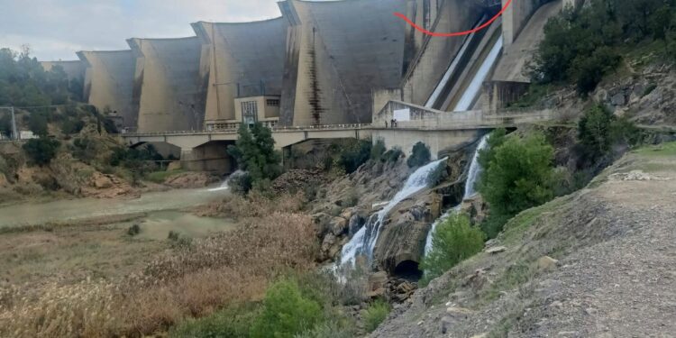 Barrage Mellegue : une panne provoque un important écoulement d’eau