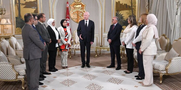 Tunisie: le président et les membres de la commission de conciliation pénale prêtent serment