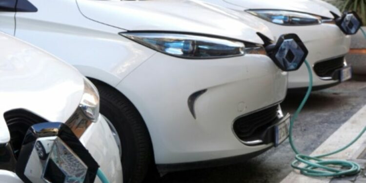 Véhicules électriques : plus de 1 100 ventes en quatre mois