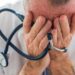 Tunisie: 73% des jeunes médecins ont déjà subi une forme d’agression