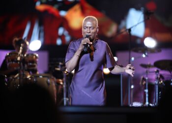 Angélique Kidjo à l&rsquo;amphithéâtre de Carthage: Une soirée aux couleurs de l&rsquo;Afrique