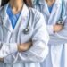 Médecins tunisiens diplômés à l’étranger :  comment obtenir l’équivalence sans épreuve d&rsquo;évaluation