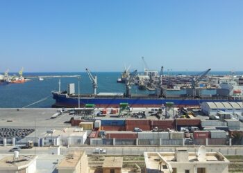 Le port commercial de Gabes accueille des équipements lourds destinés à la raffinerie de Hassi Messaoud (Algérie)