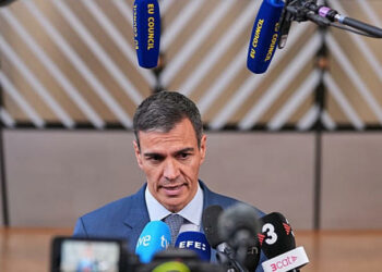 Espagne: Sánchez défend sa politique de régularisation massive de migrants