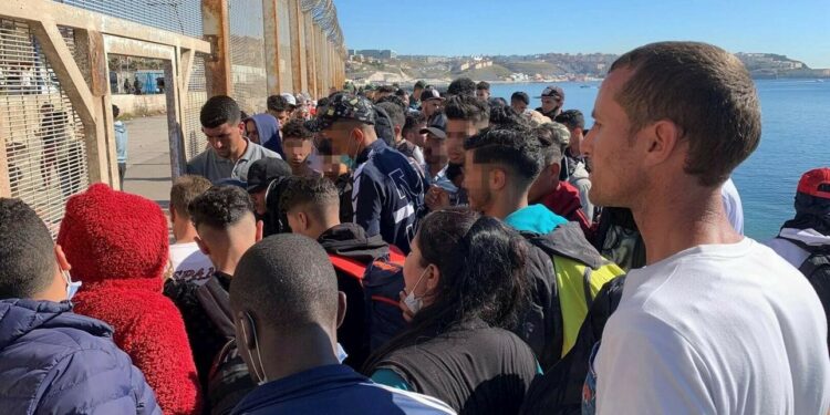 Crise migratoire à Ceuta : près de 48 000 Marocains repartent vers le Maroc après l’afflux massif vers l’enclave espagnole