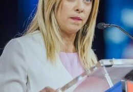 Giorgia Meloni confrontée à l&rsquo;échec de sa politique d&rsquo;externalisation des migrants