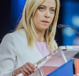 Giorgia Meloni confrontée à l&rsquo;échec de sa politique d&rsquo;externalisation des migrants