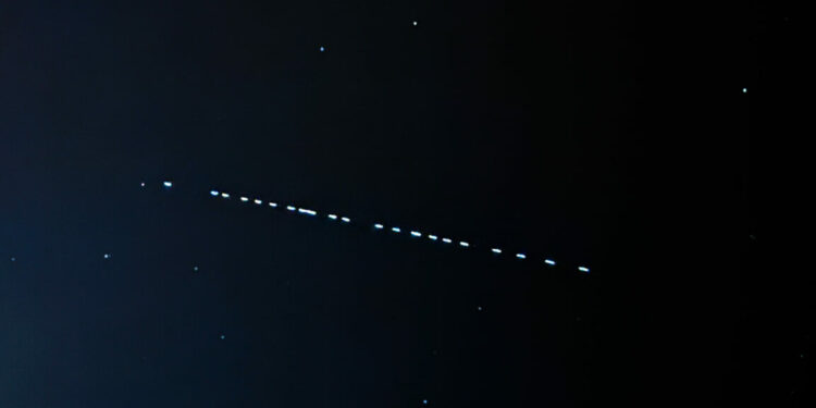 SAT : Objets lumineux dans le ciel tunisien, des satellites Starlink, pas des ovnis