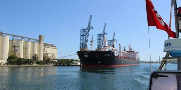 Bizerte : un navire pétrolier écope d’une lourde amende et de la prise en charge des frais de dépollution