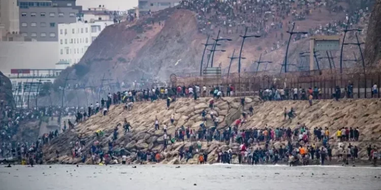 Invasion de Ceuta: Le Maroc dit avoir prévenu, l’Espagne dément