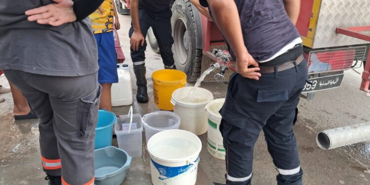 Des citernes d’eau pour approvisionner les habitants à Sousse: une députée dénonce une « image humiliante »
