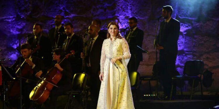 Majda Erroumi en clôture du Festival de Carthage: une grande voix pour une dernière soirée d’émotion