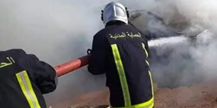 Sousse : une voiture entièrement ravagée par un incendie sur la Corniche