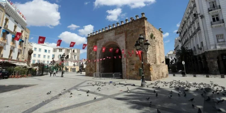 Tunis : 28 individus recherchés interpellés lors de descentes sécuritaires à Bab Souika et dans la médina