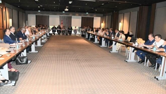 Colloque à Tunis sur la gouvernance des entreprises publiques﻿