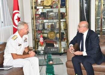 Le ministre de la Défense nationale reçoit le commandant de la Sixième flotte américaine﻿