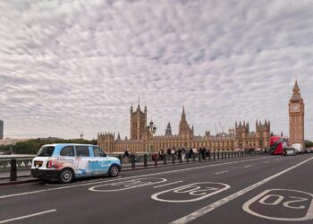 « Taxi Takeover »: Une campagne qui habille les taxis londoniens aux couleurs de la Tunisie 