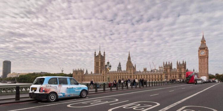 « Taxi Takeover »: Une campagne qui habille les taxis londoniens aux couleurs de la Tunisie 